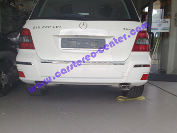 Mercedes GLK con installazione sensori di parcheggio posteriori