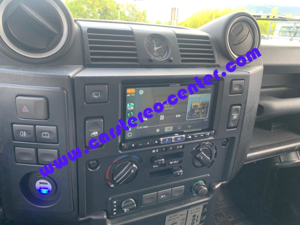 Land Rover Defender con 2DIN Alpine