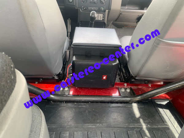 Subwoofer JBL per Land Rover Defender 