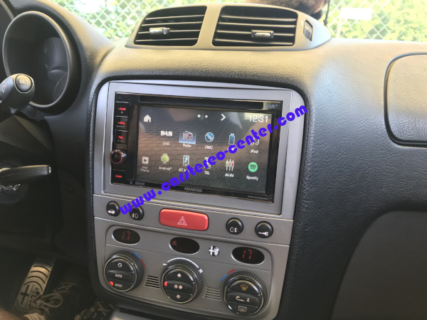 Alfa Romeo GT con sistema multimediale 2DIN