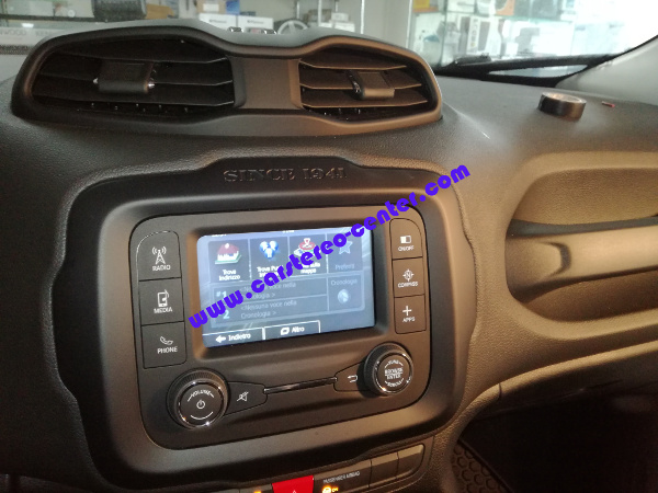 Jeep Renegade con navigatore 
