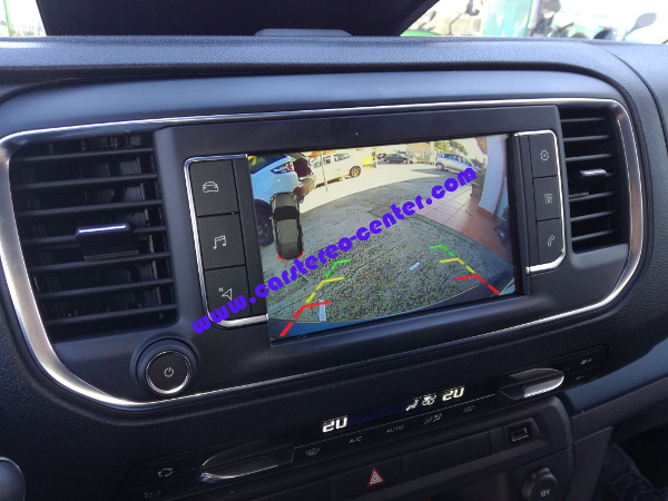 Telecamera Posteriore su Impianto Monitor Peugeot Traveller