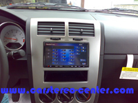 Navigatore doppio DIN Kenwood installato su Dodge Caliber
