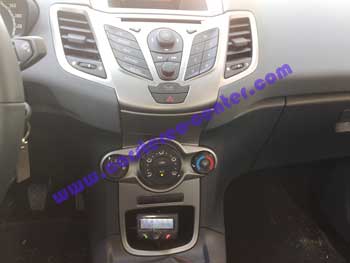 Ford Fiesta: installazione vivavoce Parrot CK 3100