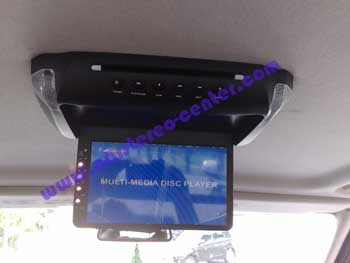 Monitor a cielo Digitaldynamic RMT-90DVD su Range Rover Sport