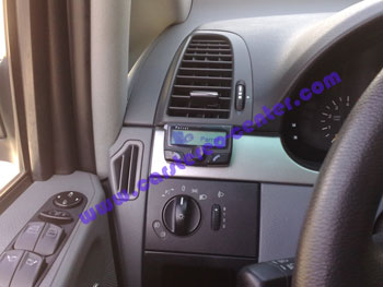 Montaggio vivavoce Bluetooth Parrot CK 3100 su Mercedes Viano