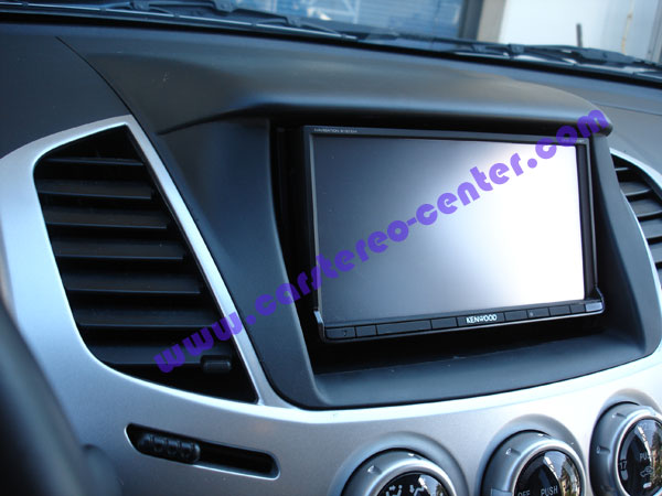 Mitsubishi L 200 con navigatore Kenwood