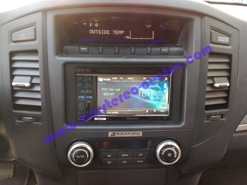 Monitor AVH-3300BT installato su Mitsubishi Pajero