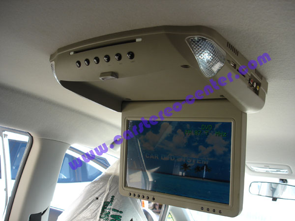 Installazione Toyota Verso S di monitor a cielo