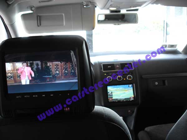 Vw Touran con monitor VM157