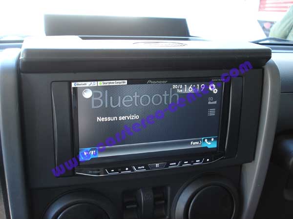 Presa USB Pioneer su Jeep Wrangler